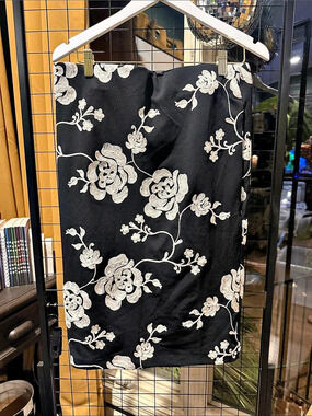 ECI New York Black & Ivory Floral Embroidered Pencil Skirt with stretch